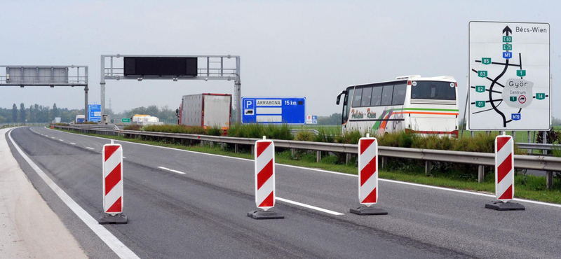 Halálos baleset történt Bábolnánál, teljes útzár volt az M1-esen