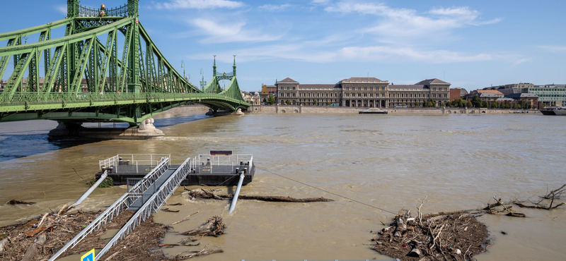 Nehéz nap vár Budapestre, ma tetőzik a Duna - élőben az árvízről