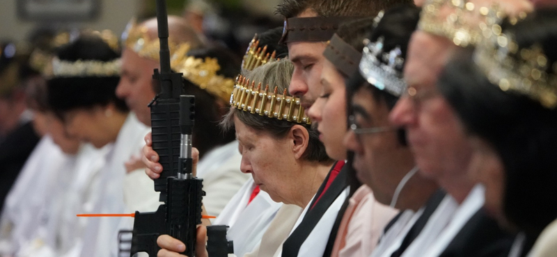 AR-15-ös gépkarabélyokkal járultak isten színe elé egy amerikai szekta tagjai