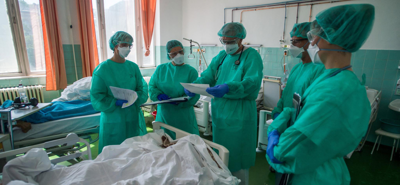 Az orvoskamara szerint le kellene állítani a halasztható műtéteket a járványkórházakban, mielőtt még nagyobb baj lesz