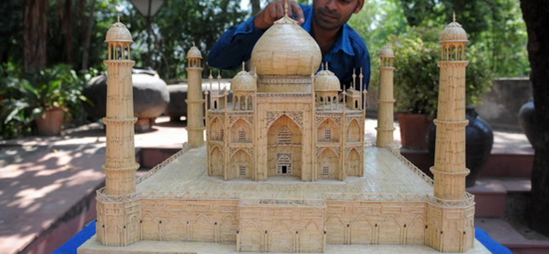 Valaki kirakta a Taj Mahal épületét  - gyufaszálakból