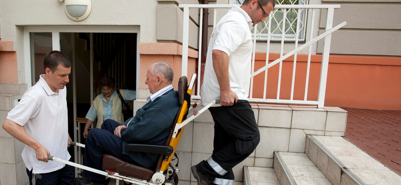 Bedőlt mentős cég: megoldották a betegszállítást Csongrád megyében