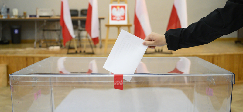 Beláthatatlan válsághoz vezethet egy túl szoros eredmény a lengyel elnökválasztáson