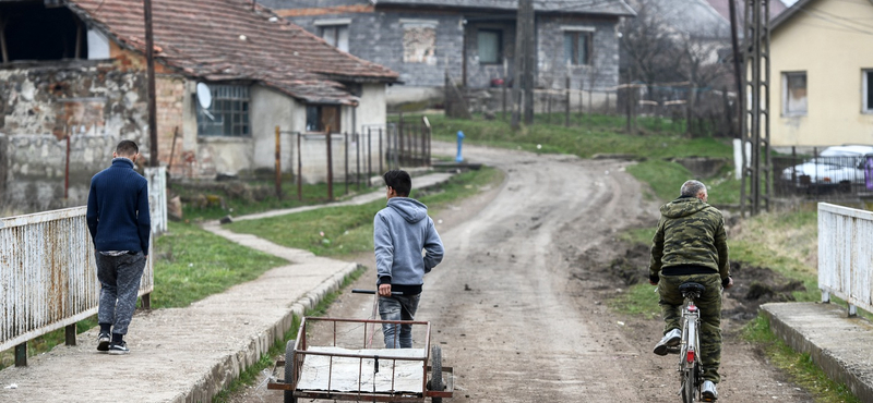 Nyomorban élő roma gyerekek táboroztatására gyűjtenek