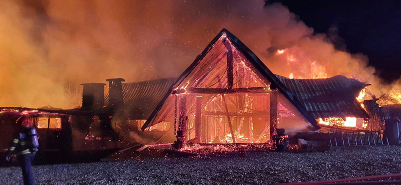 A román alvilág hírhedt figurájáé volt a porig égett panzió, a tűzben hatan meghaltak - fotók