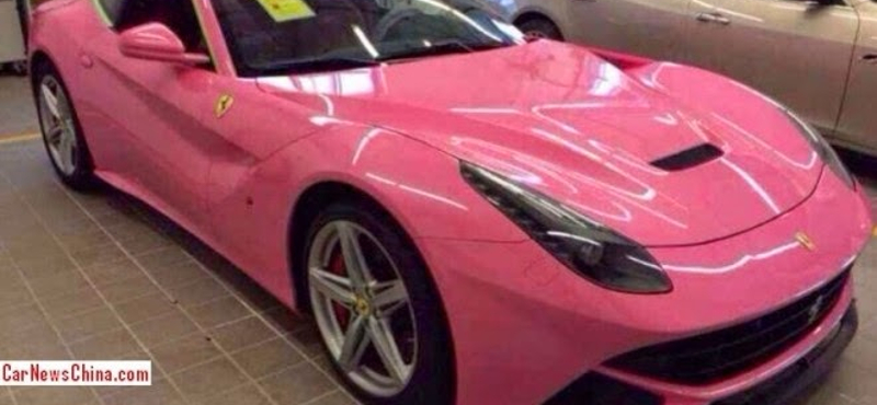 Van ennél bizarrabb Ferrari F12?