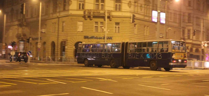 Szokatlan felirat jelent meg egy BKV-buszon szilveszter éjjel