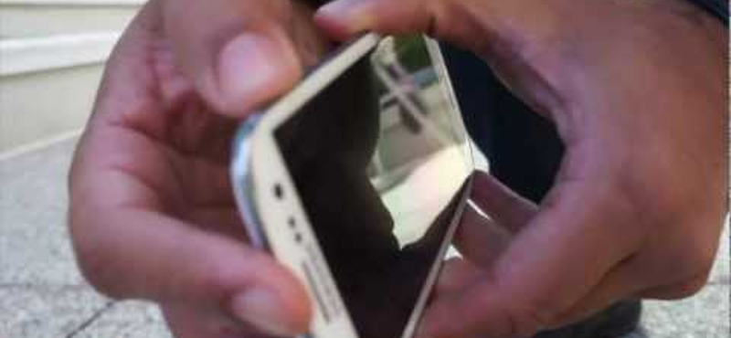 Samsung Galaxy S III vs. iPhone 4S: melyik törékenyebb?