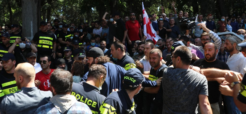 Meghalt egy újságíró, akit szélsőjobboldaliak vertek össze a grúziai Pride előtt