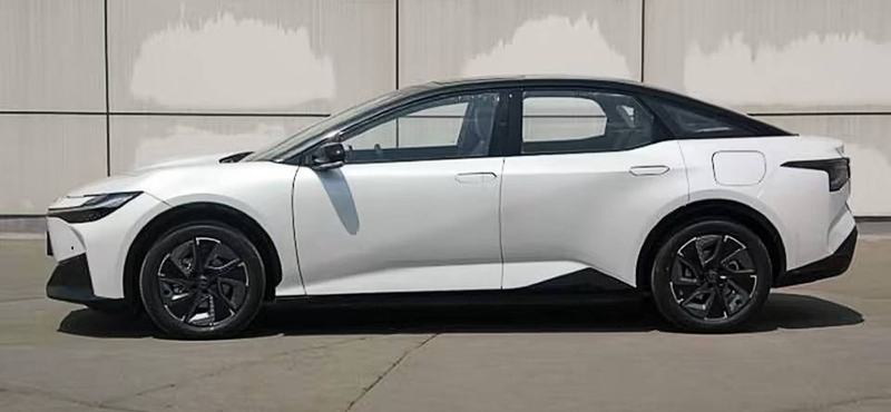 Hamarosan elkészül a Toyota válasza a Tesla Model 3-ra