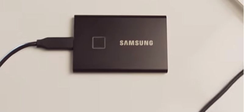 Azt kérte a Samsung egy felhasználótól, verje szét az SSD-jét – és erre igen jó oka volt