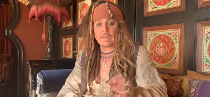 Johnny Depp újra Jack Sparrow-nak öltözött egy halálos beteg fiú kedvéért