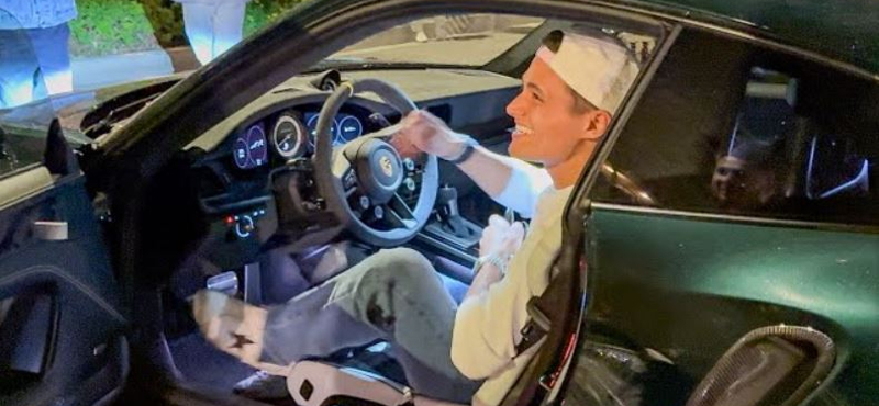 Monacói villantás: Norris új Porschéval, Sainz ritka Ferrarival ment közös vacsorára – videó