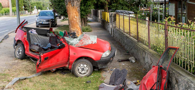 "Könyörögtem neki, de nem engedett kiszállni" – megszólalt a győrújfalui baleset egyik sérültje