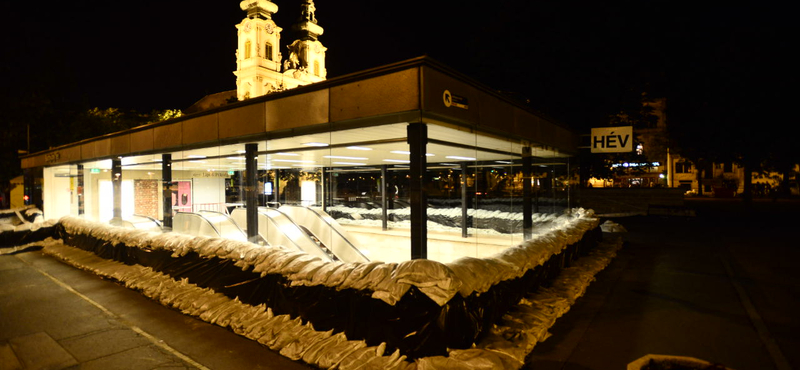 Minikáosz volt a Batthyány téren, nem lehetett lejutni a metróhoz