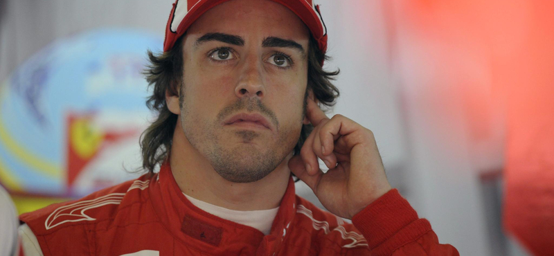 Hamilton: Alonso irányítja a Ferrarit