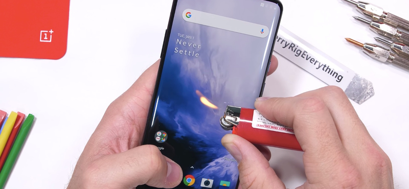 Megkarcolták, megégették: így bírja a strapát a OnePlus 7 Pro – videó