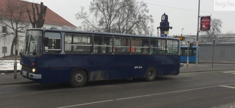 Mit csinál a BKV szmogriadó idején? Járatja a motorokat