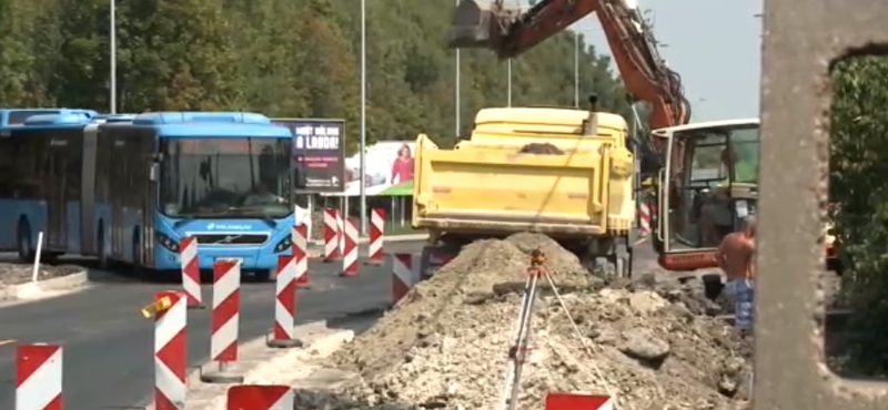 Fél éve csúszik két körforgalom átadása Budafokon