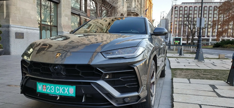 Így dolgozik egy magyar carspotter, aki Lambók, Ferrarik után nyomoz