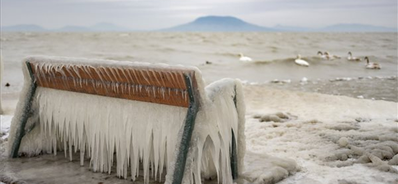 Tombolnak a mínuszok, helyenként befagyhat a Balaton