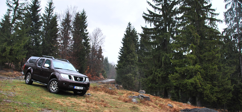 Nissan Navara V6 hosszú teszt: nagy test, nagy élvezet