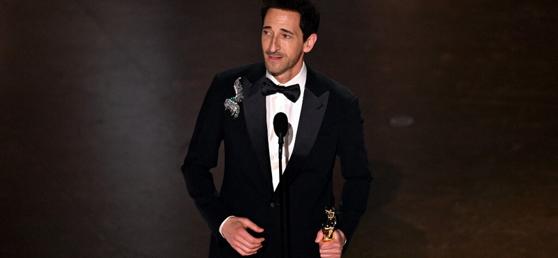 Adrien Brody nemcsak egy Oscar-díjat kapott, hanem egy hatalmas csókot is