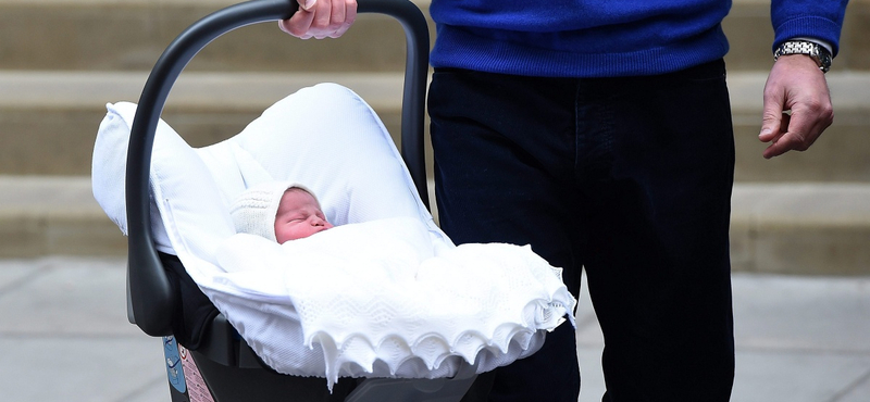 Íme az első képek az újszülött királyi babáról