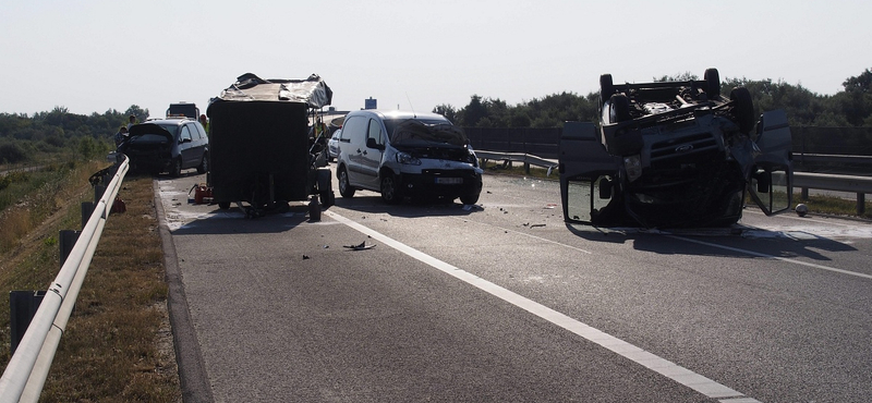 Hét sérült egy M43-ason történt balesetben