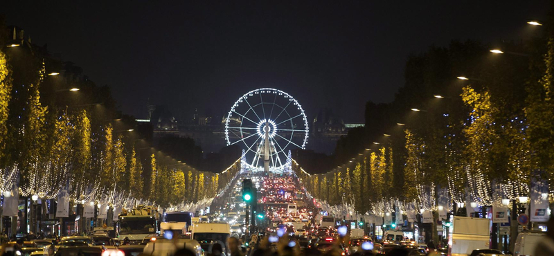 Fotók: Így néz ki Párizsban a karácsonyi díszkivilágítás