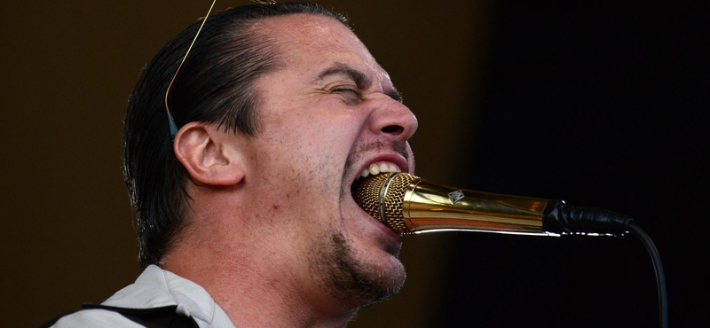Az énekes mentális állapota miatt lemondja összes koncertjét a Faith No More