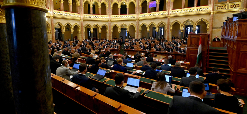 Nem vesznek részt a kormánypártok a svéd NATO-csatlakozás ratifikálásáról szóló ülésen