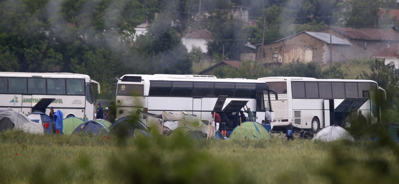 Kiürítik az idomeni menekülttábort