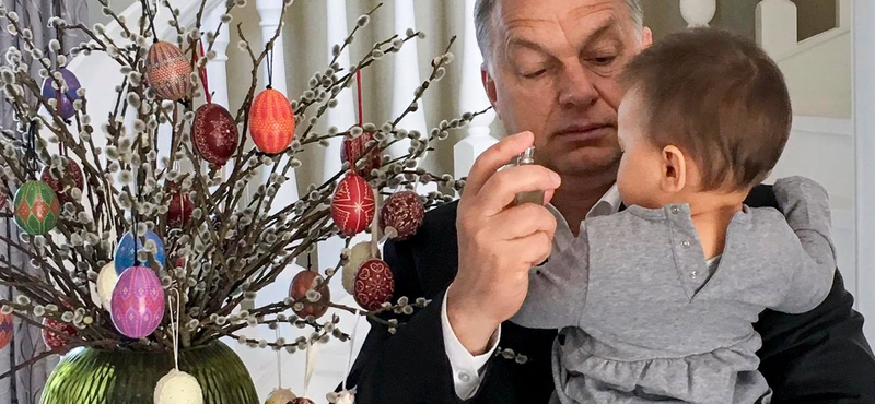 Meglocsolta unokáját Orbán - fotó