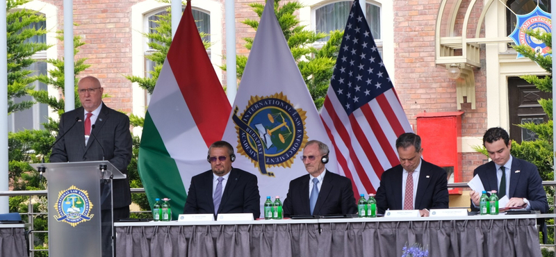 Pintér és az amerikai követség emberei együtt ünnepelték a budapesti Nemzetközi Rendészeti Akadémia alapításának kerek évfordulóját