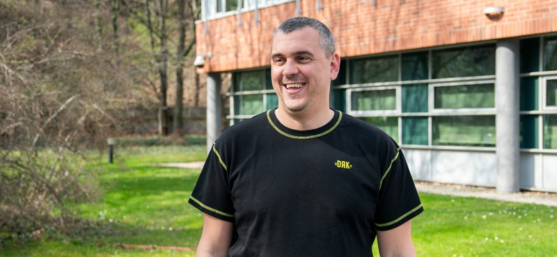 Cseh László villanyszerelő lett