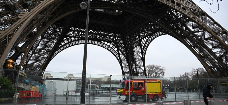 Tűz volt az Eiffel-toronyban