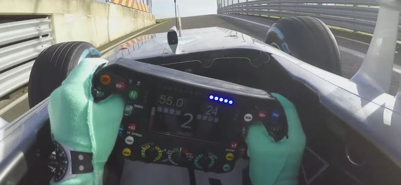 Itt egy fedélzeti kamerás videó arról, hogyan vezeti Rosberg az új F1-es Mercedest