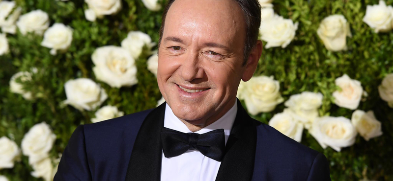 Kevin Spacey bejelentette, hogy meleg