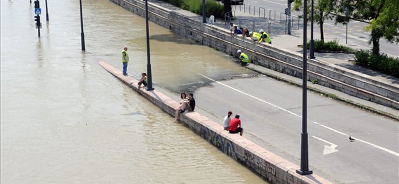 Apad a Bódva Szendrőben és Edelényben, tetőzik a Duna Budapestnél