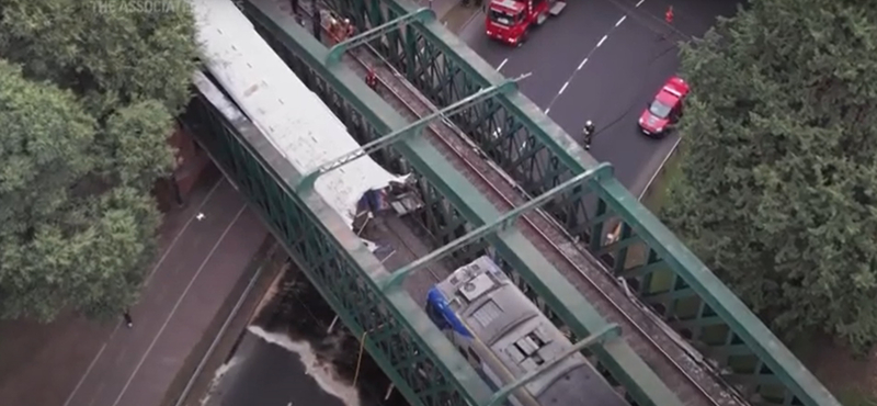 Kábellopás miatt összeütközött két vonat, sok a sérült Buenos Aires lakónegyedében