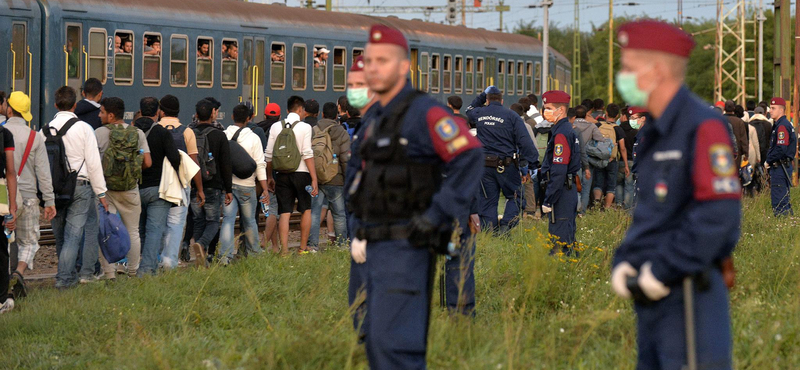 Magyarország átjáróház lett - a menekültválság percről percre