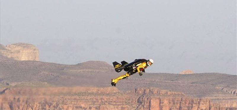 Így repülte át Grand Canyont a rakétaember - fotók, videó