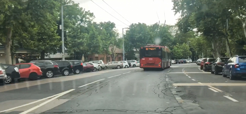 Sztráda és lepusztult parkolók – ilyen az autók kitiltása előtt a Városliget közepe