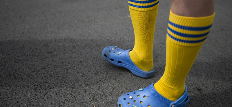 A világ legcsúnyább cipője fogy a legjobban: eladási rekordot döntött a Crocs