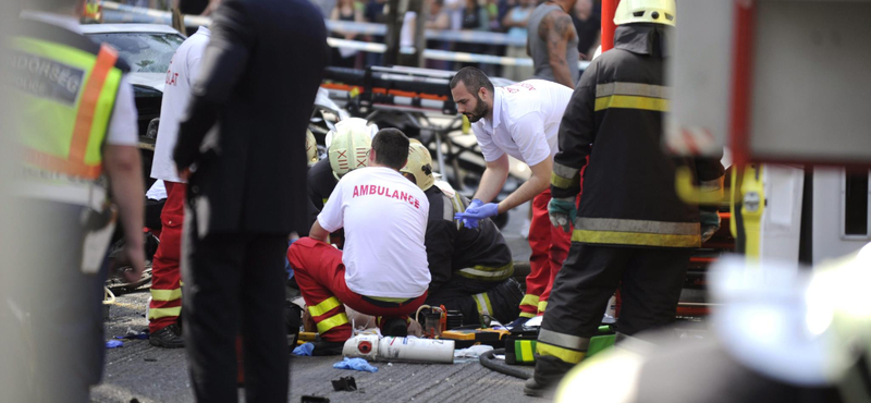 Trolimegállóba csapódó autók: a Mercedes sofőrjének most is van rendőrségi ügye