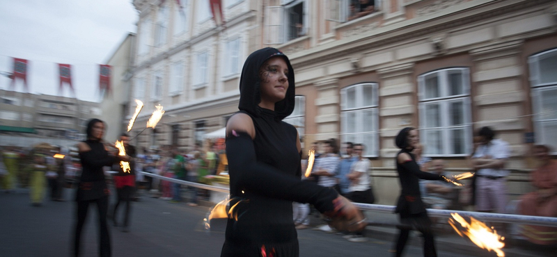 Erőszak: Szombathelyen karnevált vertek szét a rendőrök