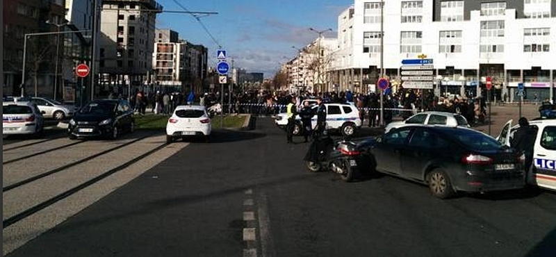 Elfogták a francia postahivatalban túszokat ejtő férfit