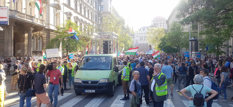 Élő bejelentkezésünk a szombati 2.0-s tüntetésről