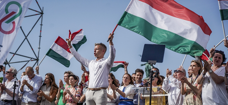 Fotógaléria: Ilyen volt Magyar Péter utolsó tüntetése a választás előtt